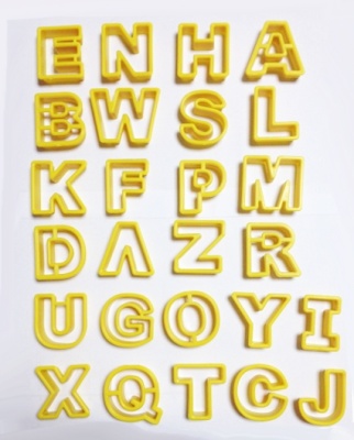 картинка Вырубки пластиковые - "Алфавит латинский", 26 букв от магазина Crumble-shop.ru