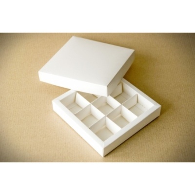 картинка Коробка для 9 конфет (без окна) 142х142х34 мм, 1 шт от магазина Crumble-shop.ru