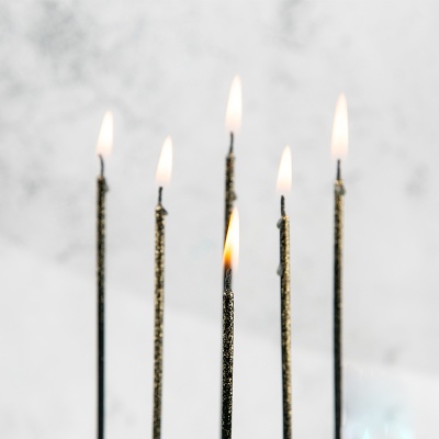 картинка Свечи для торта - Полночь, золотые блестки 17см от магазина Crumble-shop.ru