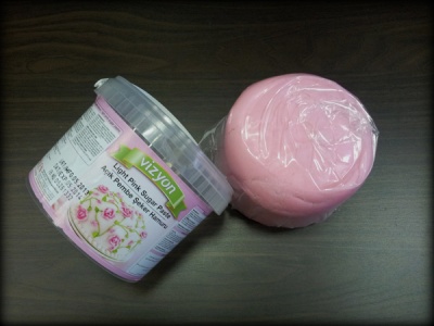 картинка Сахарная Мастика "Vizyon" - Светло-Розовая, 1кг. (SPO*SB) от магазина Crumble-shop.ru